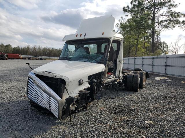 3AKJGEDV0GSHF2952 - 2016 FREIGHTLINER CASCADIA 1 WHITE photo 2