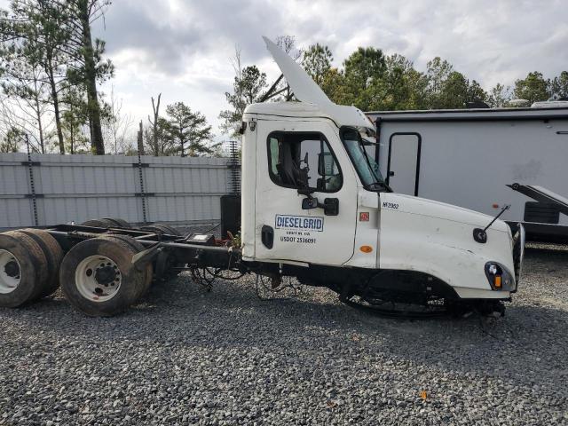 3AKJGEDV0GSHF2952 - 2016 FREIGHTLINER CASCADIA 1 WHITE photo 9