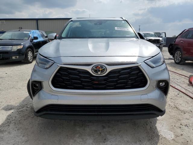 5TDGZRAH0NS098223 - 2022 TOYOTA HIGHLANDER XLE SILVER photo 5