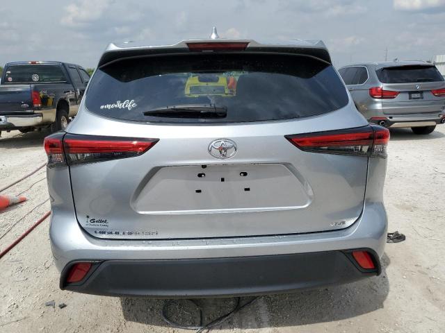 5TDGZRAH0NS098223 - 2022 TOYOTA HIGHLANDER XLE SILVER photo 6