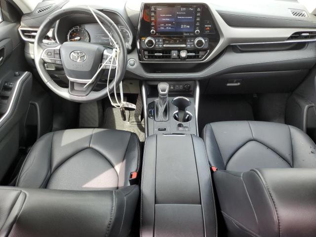 5TDGZRAH0NS098223 - 2022 TOYOTA HIGHLANDER XLE SILVER photo 8