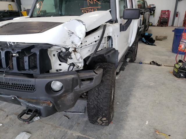 5GTDN136X68225747 - 2006 HUMMER H3 WHITE photo 9