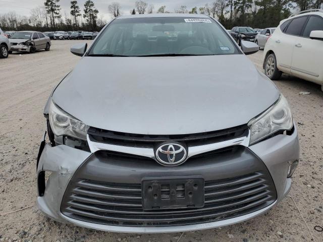 4T4BF1FKXFR489385 - 2015 TOYOTA CAMRY LE SILVER photo 5