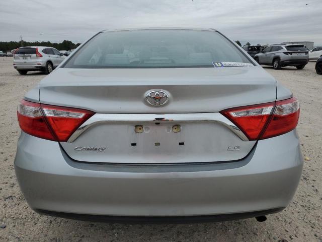 4T4BF1FKXFR489385 - 2015 TOYOTA CAMRY LE SILVER photo 6