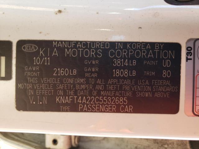 KNAFT4A22C5532685 - 2012 KIA FORTE LX WHITE photo 12