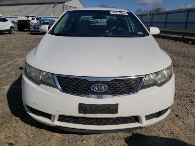 KNAFT4A22C5532685 - 2012 KIA FORTE LX WHITE photo 5