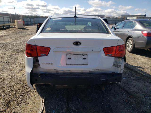 KNAFT4A22C5532685 - 2012 KIA FORTE LX WHITE photo 6