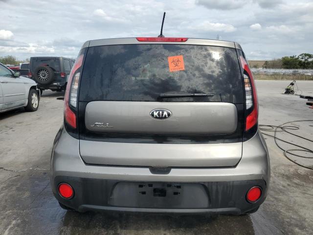 KNDJN2A22J7506004 - 2018 KIA SOUL GRAY photo 6