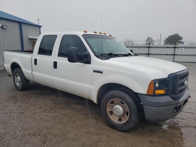 1FTSW205X7EA69774 - 2007 FORD F250 SUPER DUTY WHITE photo 4