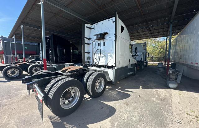 3AKJGLD59GSGZ5837 - 2016 FREIGHTLINER CASCADIA 1 WHITE photo 4