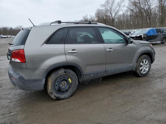 5XYKTDA13BG181333 - 2011 KIA SORENTO BASE SILVER photo 3