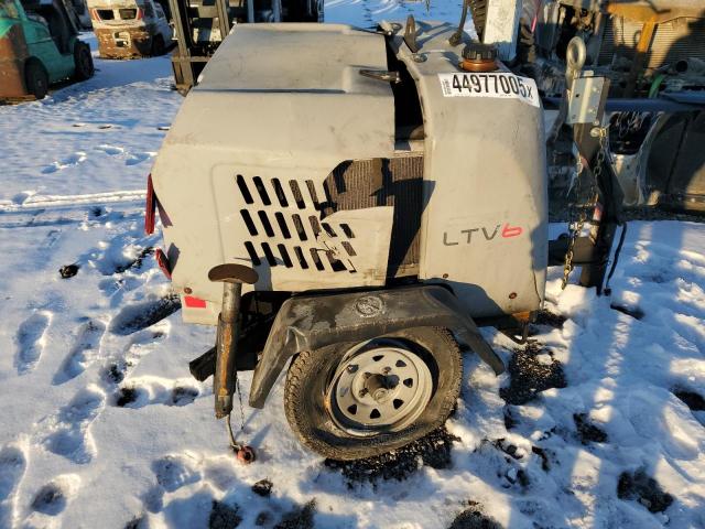 WNCLTV02HPUM05333 - 2018 WACK LIGHT GRAY photo 5