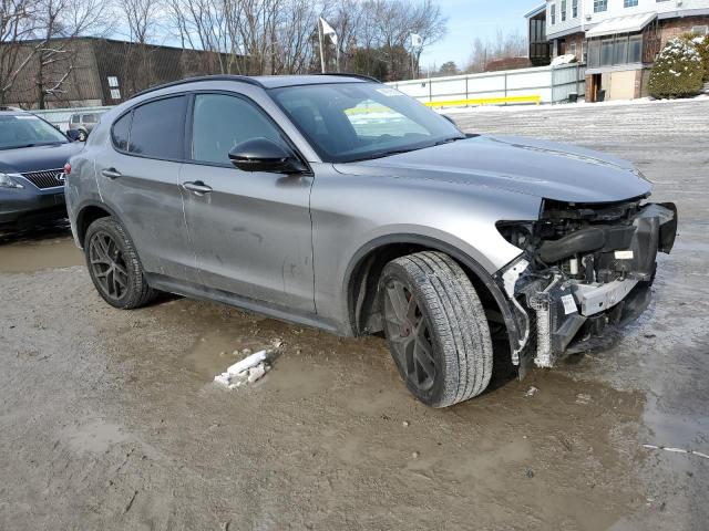ZASPAKBN0K7C56849 - 2019 ALFA ROMEO STELVIO TI GRAY photo 4