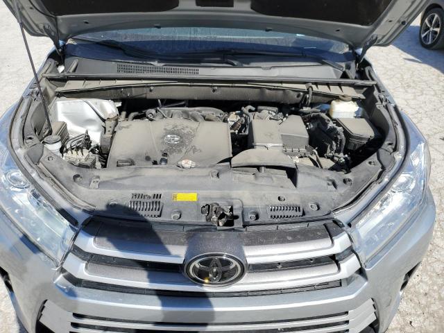 5TDJZRFH8KS944107 - 2019 TOYOTA HIGHLANDER SE SILVER photo 12