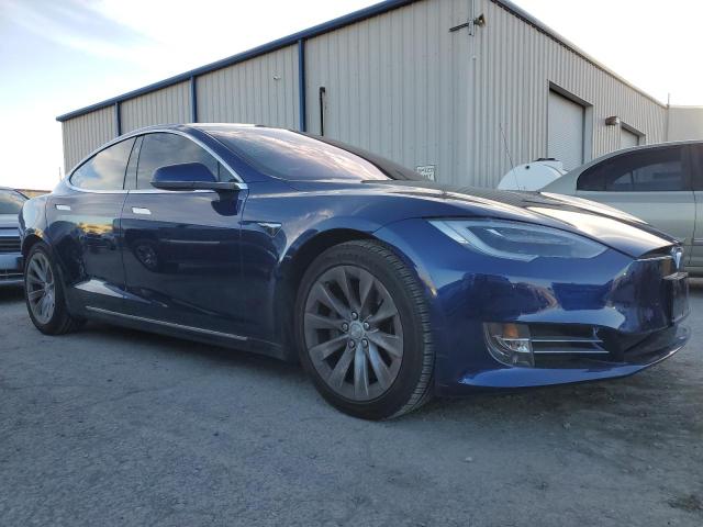 5YJSA1E27JF263420 - 2018 TESLA MODEL S ლურჯი ფოტო 4