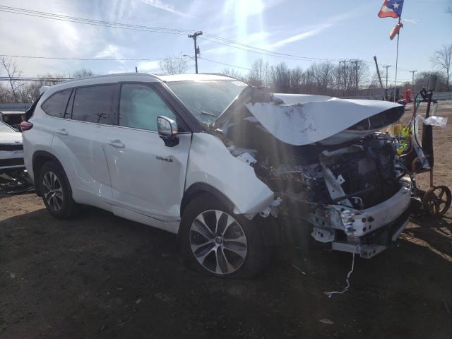 5TDGBRCH2MS520475 - 2021 TOYOTA HIGHLANDER HYBRID XLE WHITE photo 4