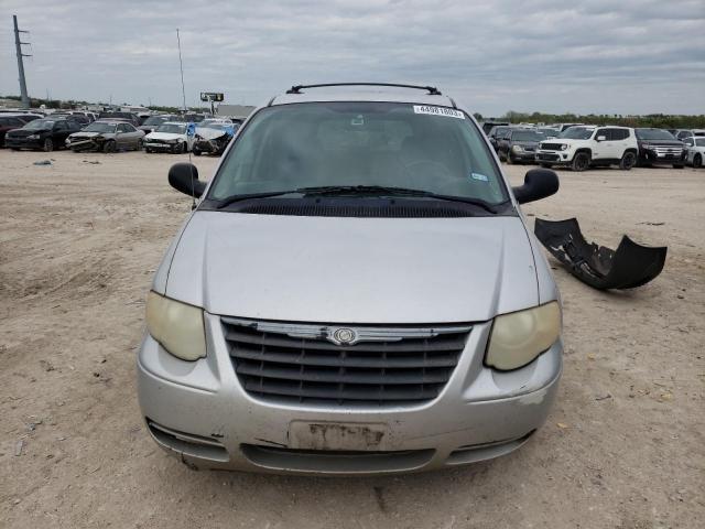 2A4GP54LX6R888907 - 2006 CHRYSLER TOWN & COU TOURING ვერცხლისფერი ფოტო 5