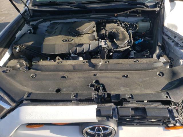 JTEBU5JR5K5679658 - 2019 TOYOTA 4RUNNER SR5 WHITE photo 11