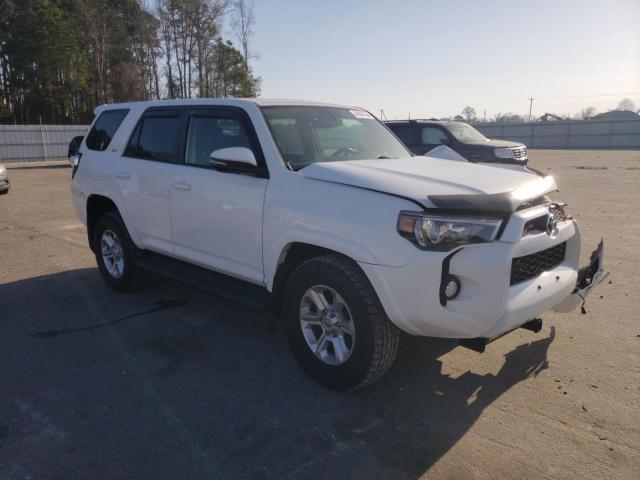 JTEBU5JR5K5679658 - 2019 TOYOTA 4RUNNER SR5 WHITE photo 4