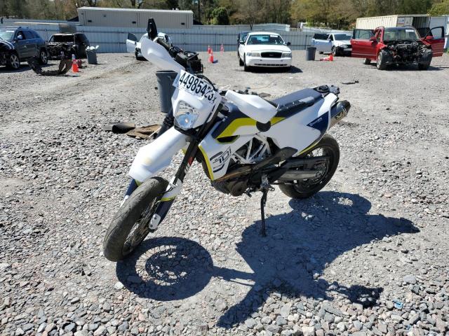 VBKUSV409JM714818 - 2018 HUSQVARNA SUPERMOTO WHITE photo 2