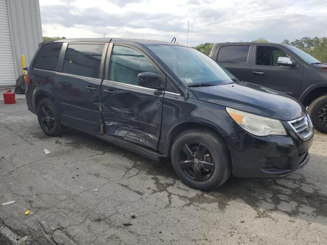 2V4RW3D12AR296162 - 2010 VOLKSWAGEN ROUTAN SE BLACK photo 4