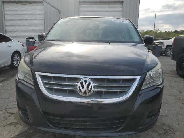 2V4RW3D12AR296162 - 2010 VOLKSWAGEN ROUTAN SE BLACK photo 5