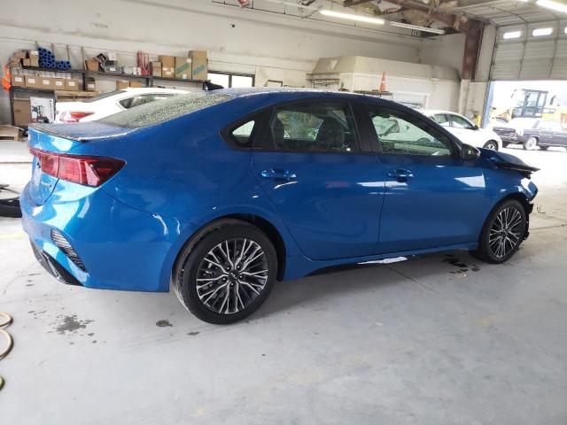 3KPF54AD1RE735630 - 2024 KIA FORTE GT LINE BLUE photo 3