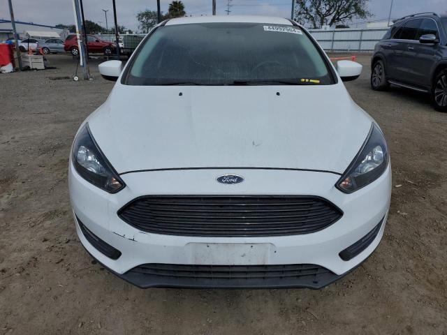 1FADP3FEXJL256735 - 2018 FORD FOCUS SE WHITE photo 5