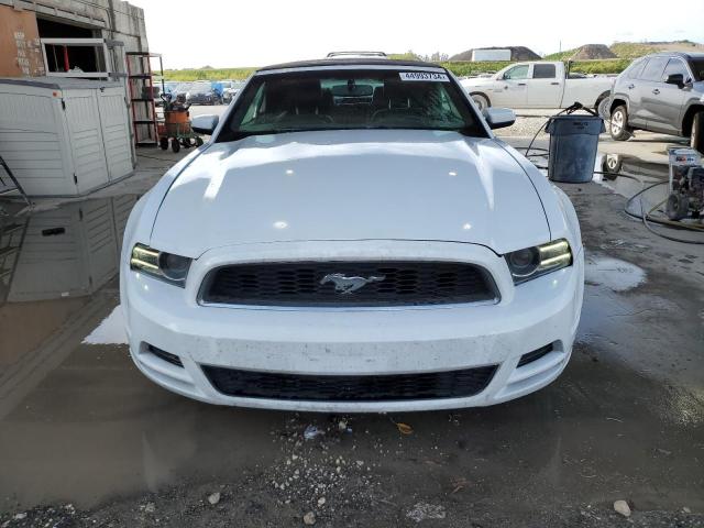 1ZVBP8EM3E5311119 - 2014 FORD MUSTANG WHITE photo 5