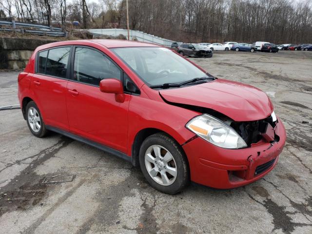 3N1BC13E27L359153 - 2007 NISSAN VERSA S RED photo 4