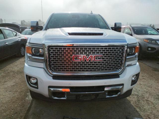 1GT12UE81GF254344 - 2016 GMC SIERRA K2500 DENALI WHITE photo 5