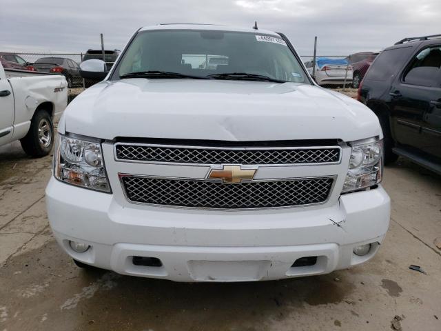 1GNSCHE03BR158622 - 2011 CHEVROLET SUBURBAN C1500  LS WHITE photo 5