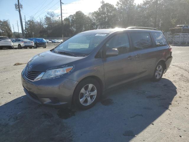 2017 TOYOTA SIENNA LE, null