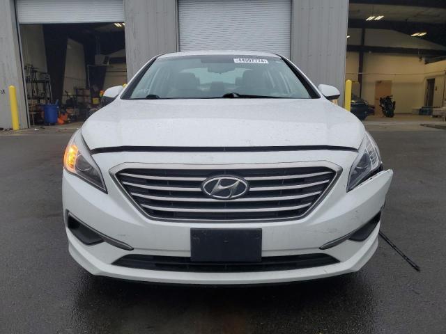 5NPE24AF9HH564500 - 2017 HYUNDAI SONATA SE WHITE photo 5