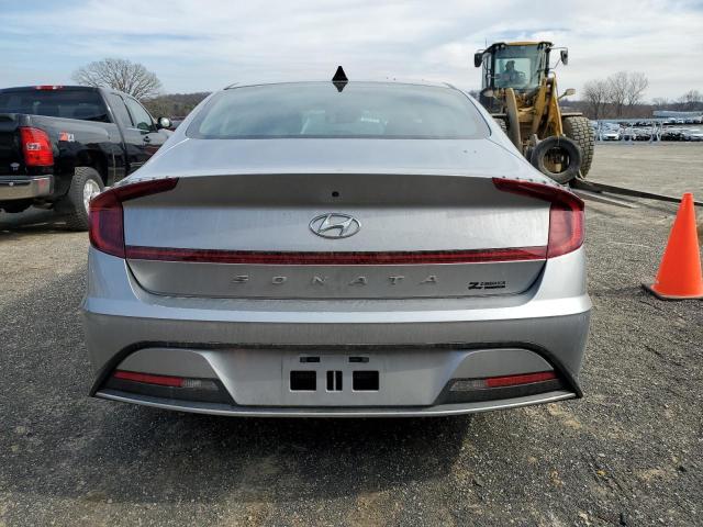 5NPEG4JA1NH142920 - 2022 HYUNDAI SONATA SE SILVER photo 6