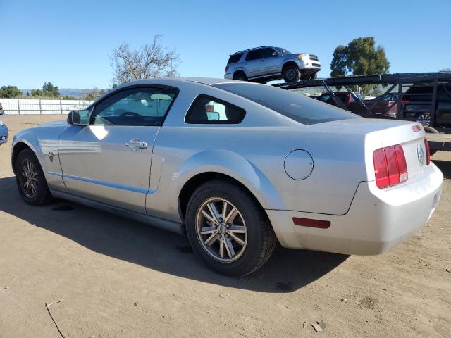 1ZVHT80N295133263 - 2009 FORD MUSTANG SILVER photo 2