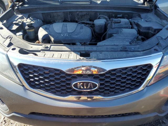 5XYKTDA29CG287599 - 2012 KIA SORENTO BASE GRAY photo 12