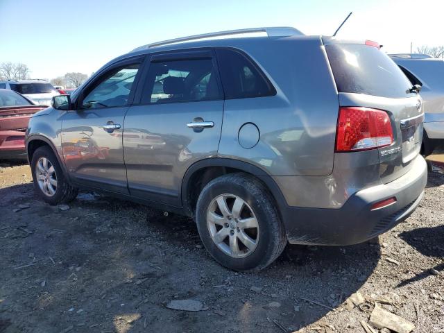 5XYKTDA29CG287599 - 2012 KIA SORENTO BASE GRAY photo 2