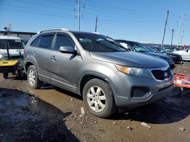 5XYKTDA29CG287599 - 2012 KIA SORENTO BASE GRAY photo 4