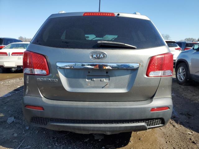 5XYKTDA29CG287599 - 2012 KIA SORENTO BASE GRAY photo 6