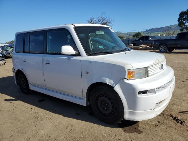 JTLKT324454007622 - 2005 TOYOTA SCION XB WHITE photo 4