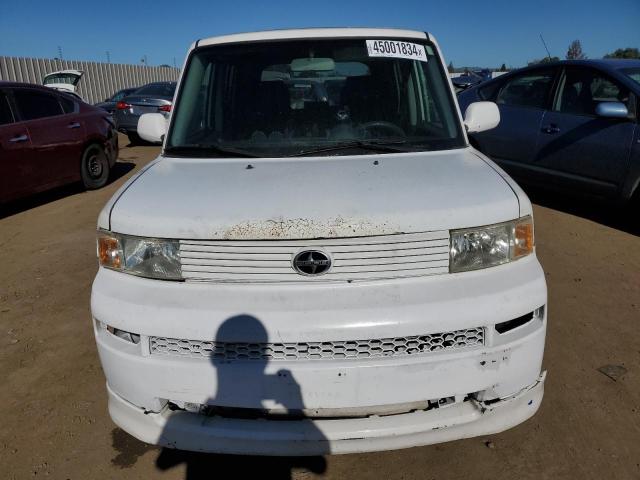 JTLKT324454007622 - 2005 TOYOTA SCION XB WHITE photo 5