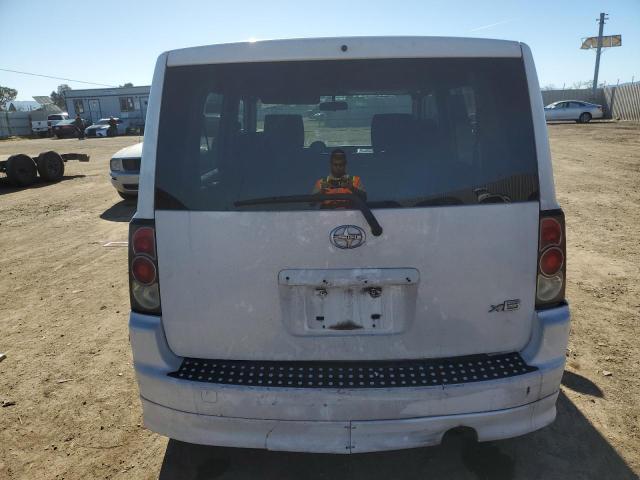 JTLKT324454007622 - 2005 TOYOTA SCION XB WHITE photo 6