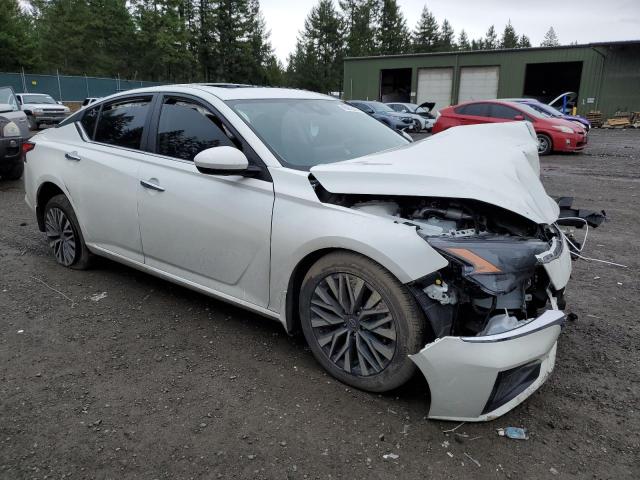 1N4BL4DW4PN303632 - 2023 NISSAN ALTIMA SV WHITE photo 4