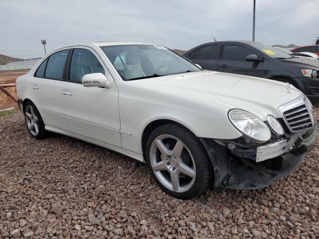 WDBUF72XX9B373467 - 2009 MERCEDES-BENZ E 550 WHITE photo 4