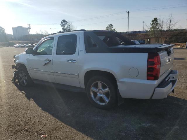 3GNFK32079G229908 - 2009 CHEVROLET AVALANCHE K1500 LTZ WHITE photo 2