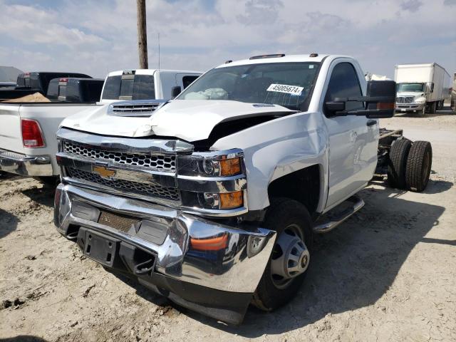 1GB3CVCY1KF198823 - 2019 CHEVROLET SILVERADO C3500 WHITE photo 1