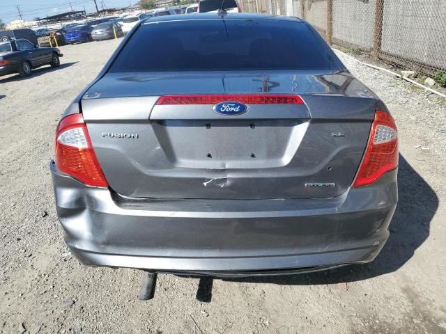 3FAHP0HGXCR334918 - 2012 FORD FUSION SE GRAY photo 6