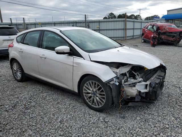 1FAHP3M2XCL182536 - 2012 FORD FOCUS SEL WHITE photo 4