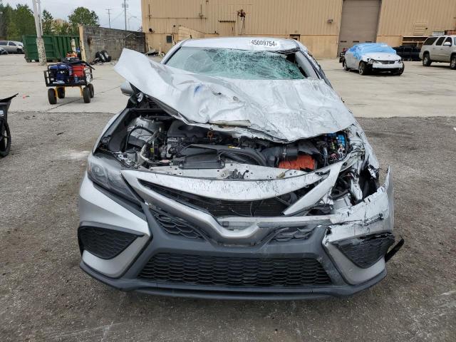 4T1G11AK2PU774461 - 2023 TOYOTA CAMRY SE NIGHT SHADE SILVER photo 5